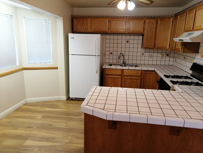 Building Photo - 594 Rose Ln