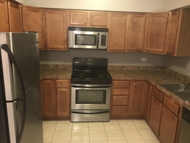 Kitchen. - 5231 N Oakview St