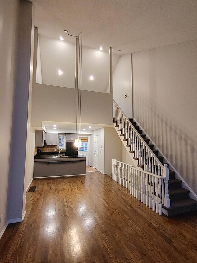 Photo principale - Townhome – 2 Bdrm + Loft + Den - Junction ...
