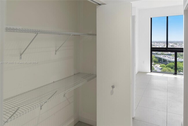 Foto del edificio - 5350 NW 84th Ave