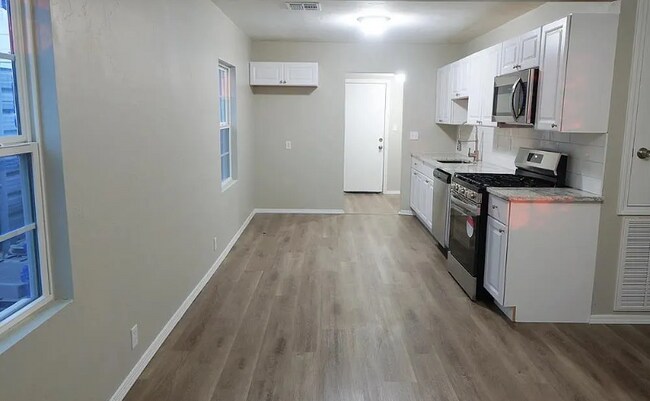 Foto del edificio - 5202 N Rockwell Ave