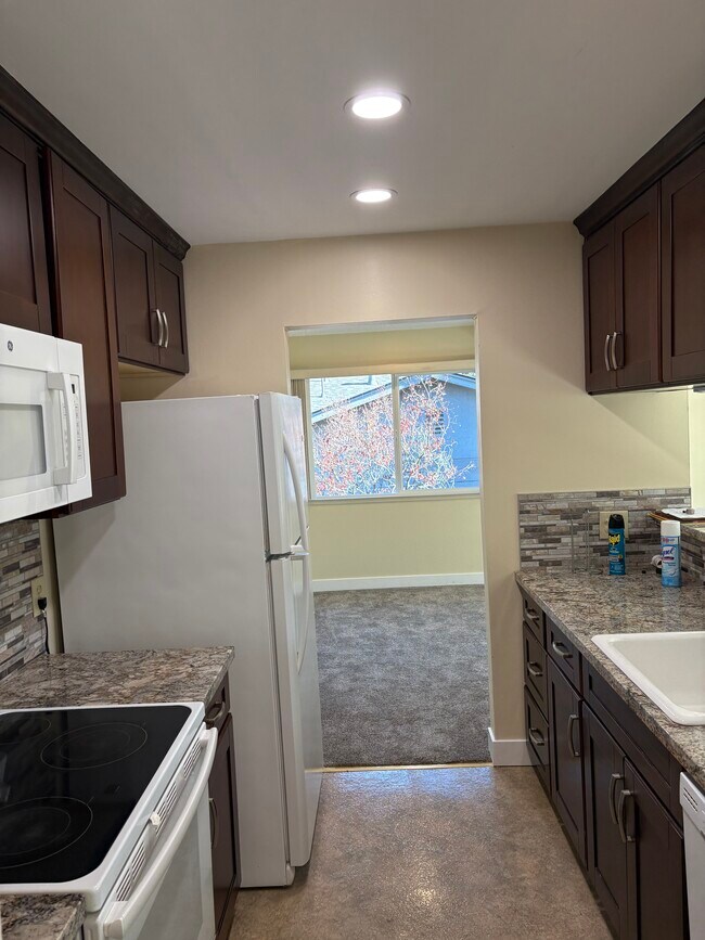 Foto del edificio - 22462 Salem Ave