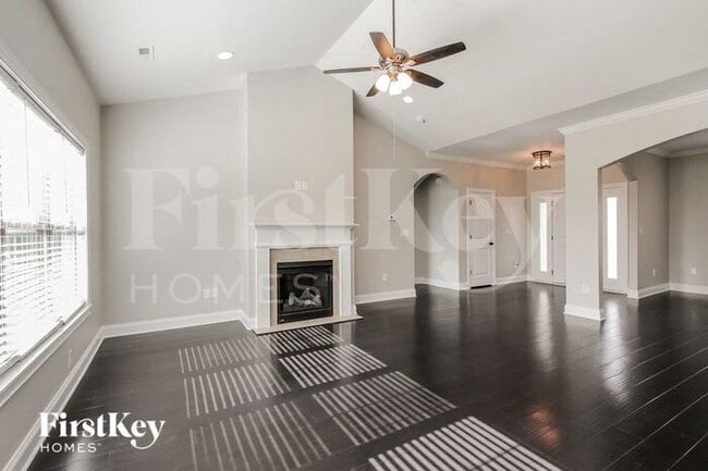 Building Photo - 172 Greythorn Dr