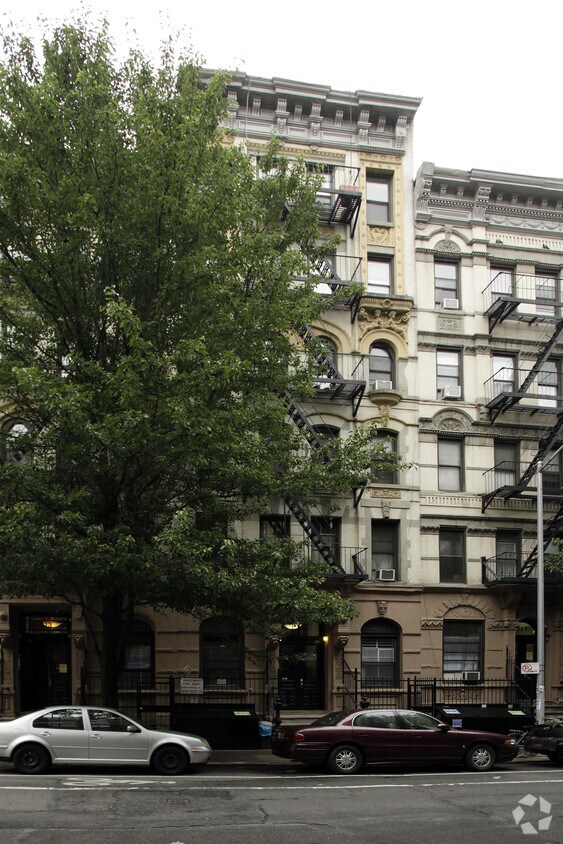 Building Photo - 215 E Tenth St