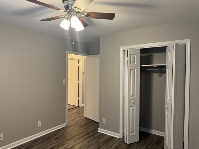 Building Photo - 423 Cook Dr