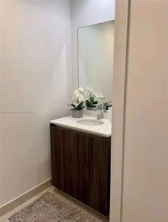 Foto del edificio - 488 NE 18th St