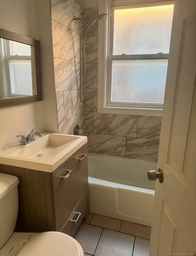 Building Photo - 293 Dover St