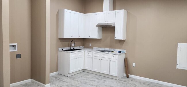 Foto del edificio - 1087 Monserate Ave