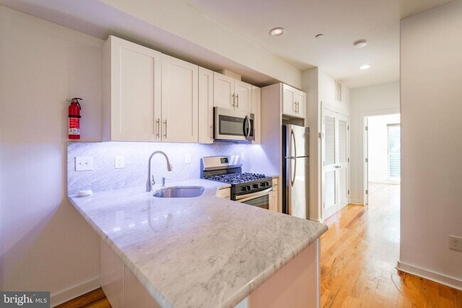 Foto del edificio - 1642 N Marshall St