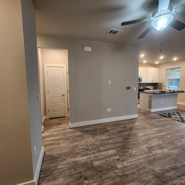 Foto del edificio - 7506 Burnham Pl