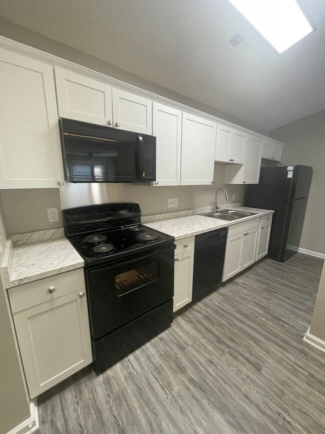 Building Photo - Rosecroft6246-