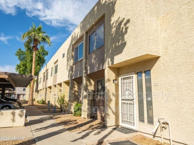Foto del edificio - 1333 S Mitchell Dr