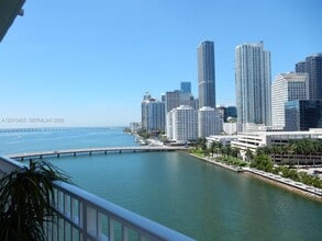 Building Photo - 801 Brickell Key Blvd