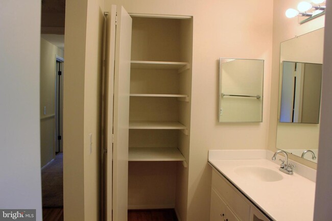 Building Photo - 9120 Falls Chapel Way