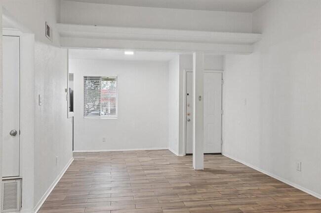 Foto del edificio - 6803 Woodhue Dr