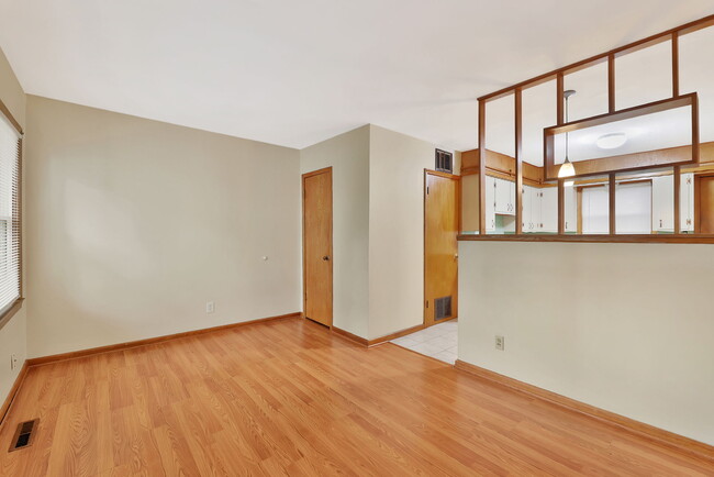 Building Photo - 2218 W Saint Louis St