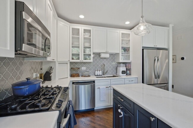 Foto del edificio - 2718 N Southport Ave