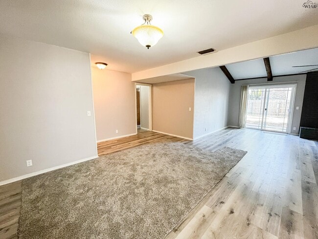 Foto del edificio - 5533 Briargrove Dr