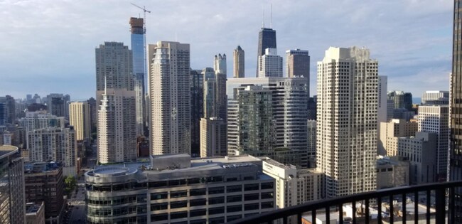 Foto del edificio - 300 N State St