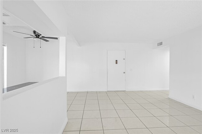 Building Photo - 1405 E Vegas Valley Dr