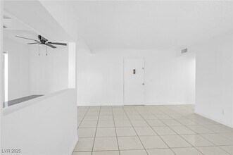 Building Photo - 1405 E Vegas Valley Dr