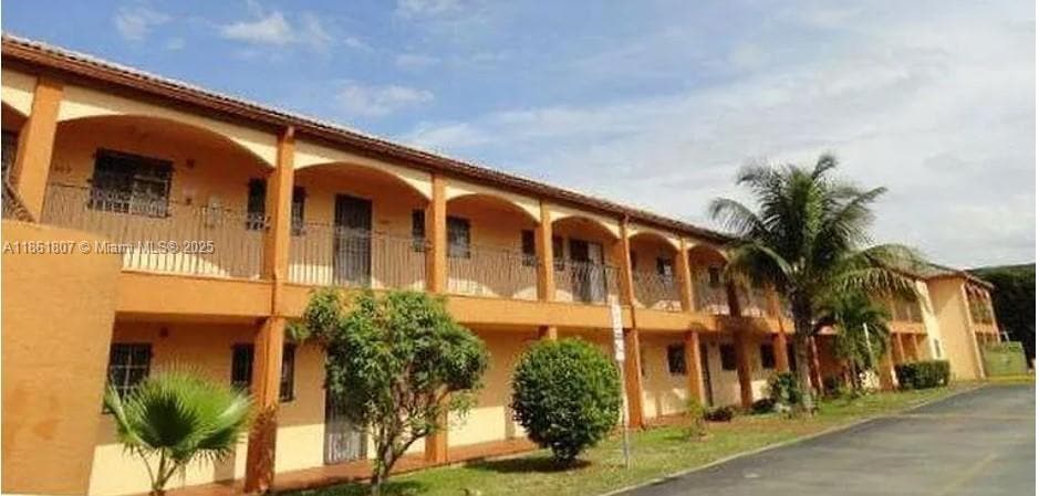 Foto principal - 8851 NW 119th St