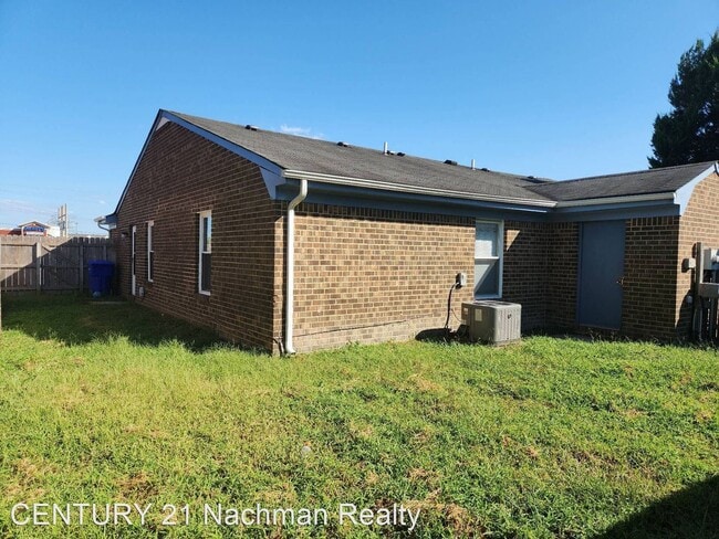 Building Photo - 3 br, 1.5 bath House - 6125 B Old College ...