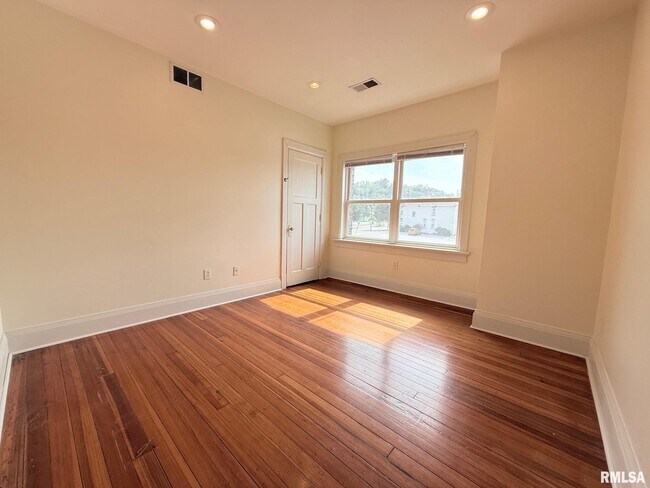Foto del edificio - 421 13th St