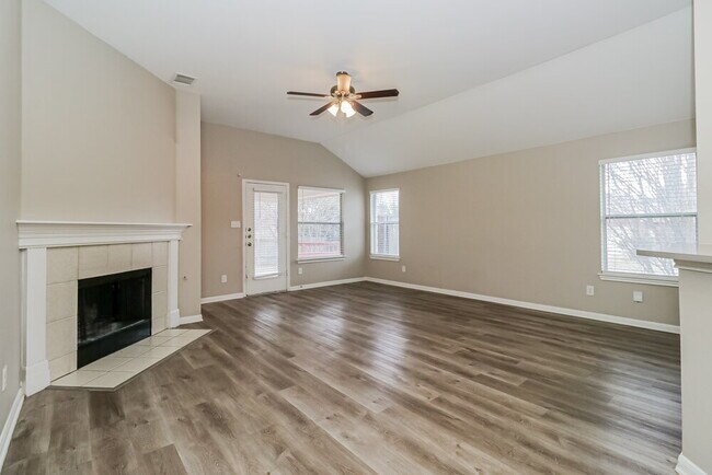 Foto del edificio - 200 N Crossing Trail