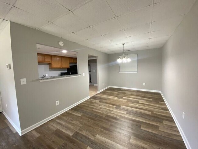 Building Photo - 2 Bedroom Townhome County Reisterstown