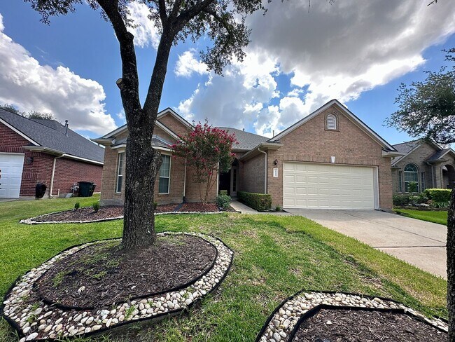 Building Photo - For Lease | 4 Bed, 2 Bath |2,280 Sq Ft | C...