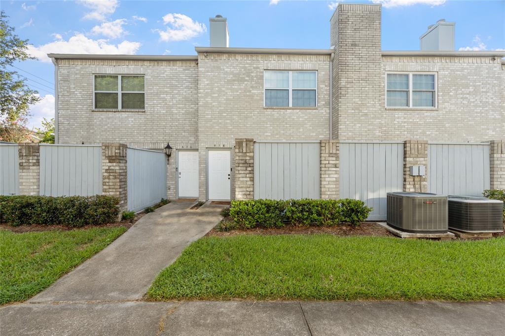 Foto principal - 618 Wilcrest Dr