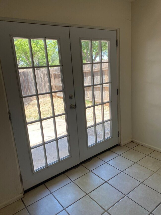 Foto del edificio - 3 br, 1 bath House - 511 W McGaffey St