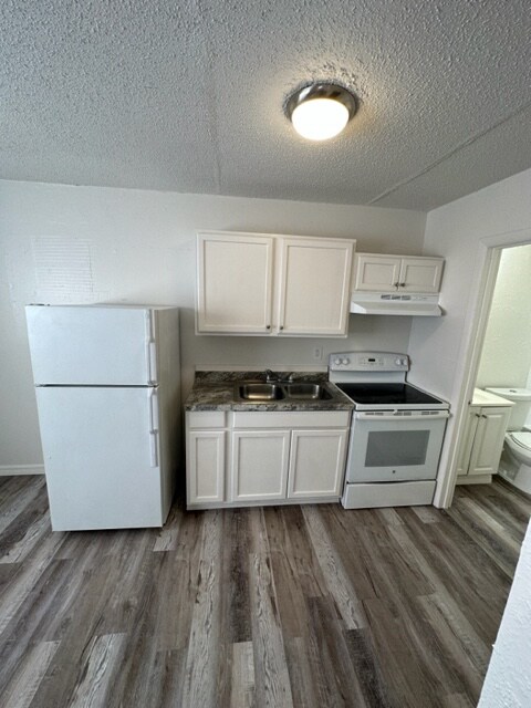 Building Photo - 10118 N Lantana Ave