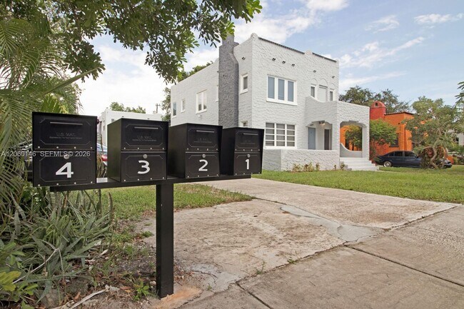 Foto del edificio - 327 SW 20th St