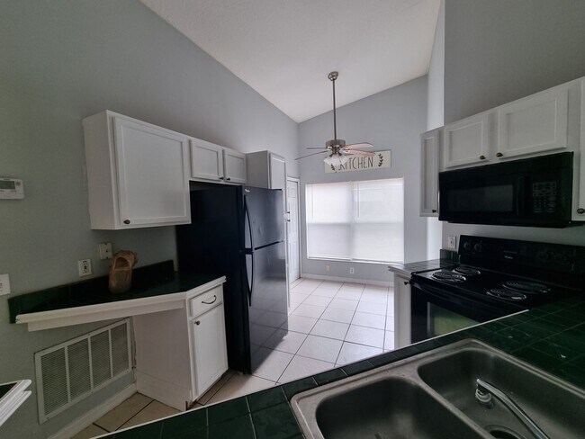 Building Photo - 3 Bedroom 2 Bath home in St. Cloud for RENT!
