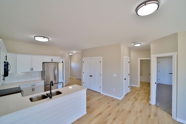 Foto del edificio - 781 Palomino Ave W