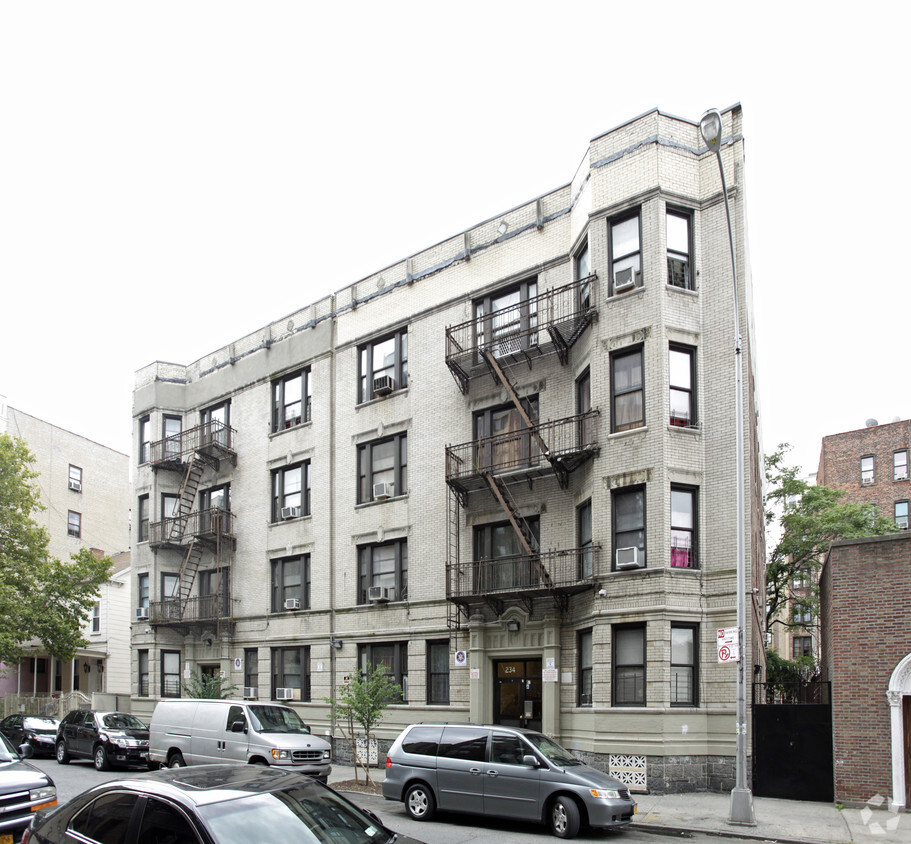 Foto principal - 234-236 E 178th St