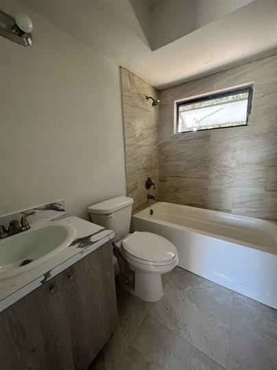 Foto del edificio - 3758 Lora St
