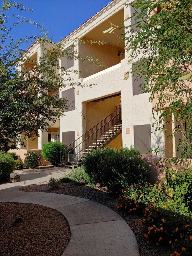 Building Photo - 9990 N Scottsdale Rd