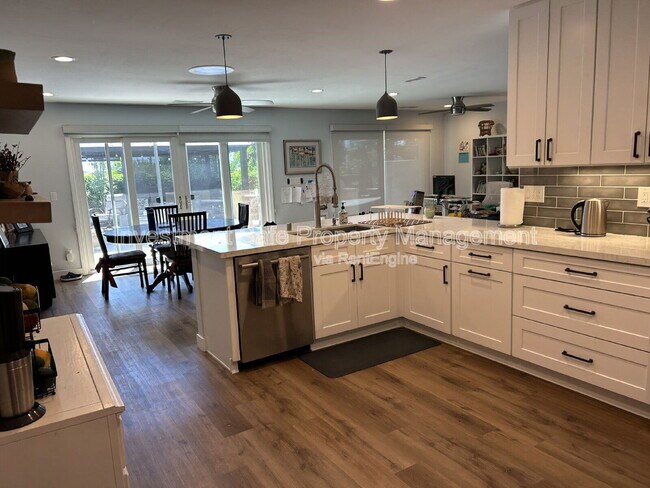 Foto del edificio - 6051 Bounty St