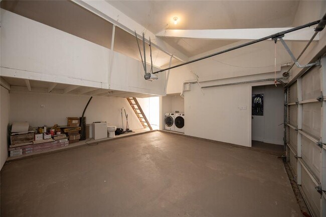 Building Photo - 612 N Eldridge Pkwy