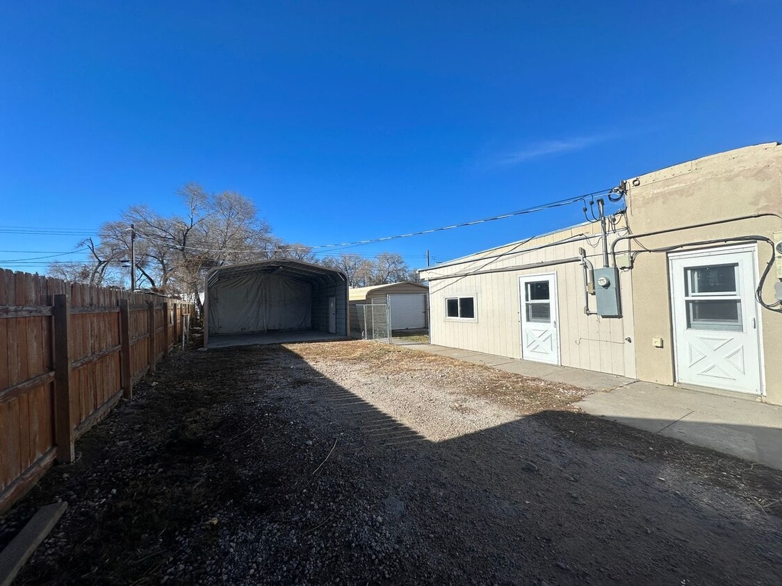 1210 9th Ave Unit 1210 9th Ave (Back), Scottsbluff, NE 69361 Room for