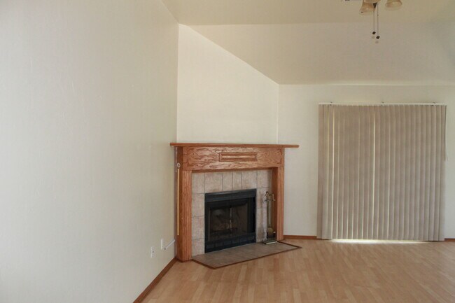 Foto del edificio - Loads of Room! 3 beds & Den! Storm Shelter!