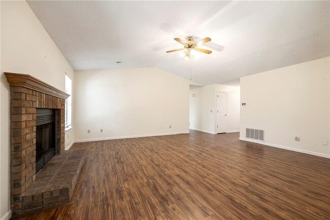 Building Photo - 207 Pleasant View Ln