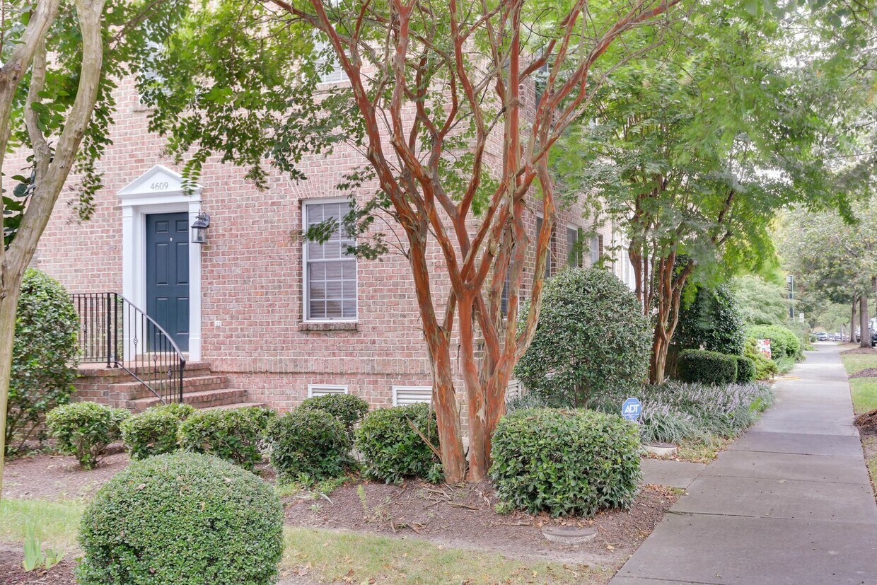 Foto principal - 4609 Town Creek Dr