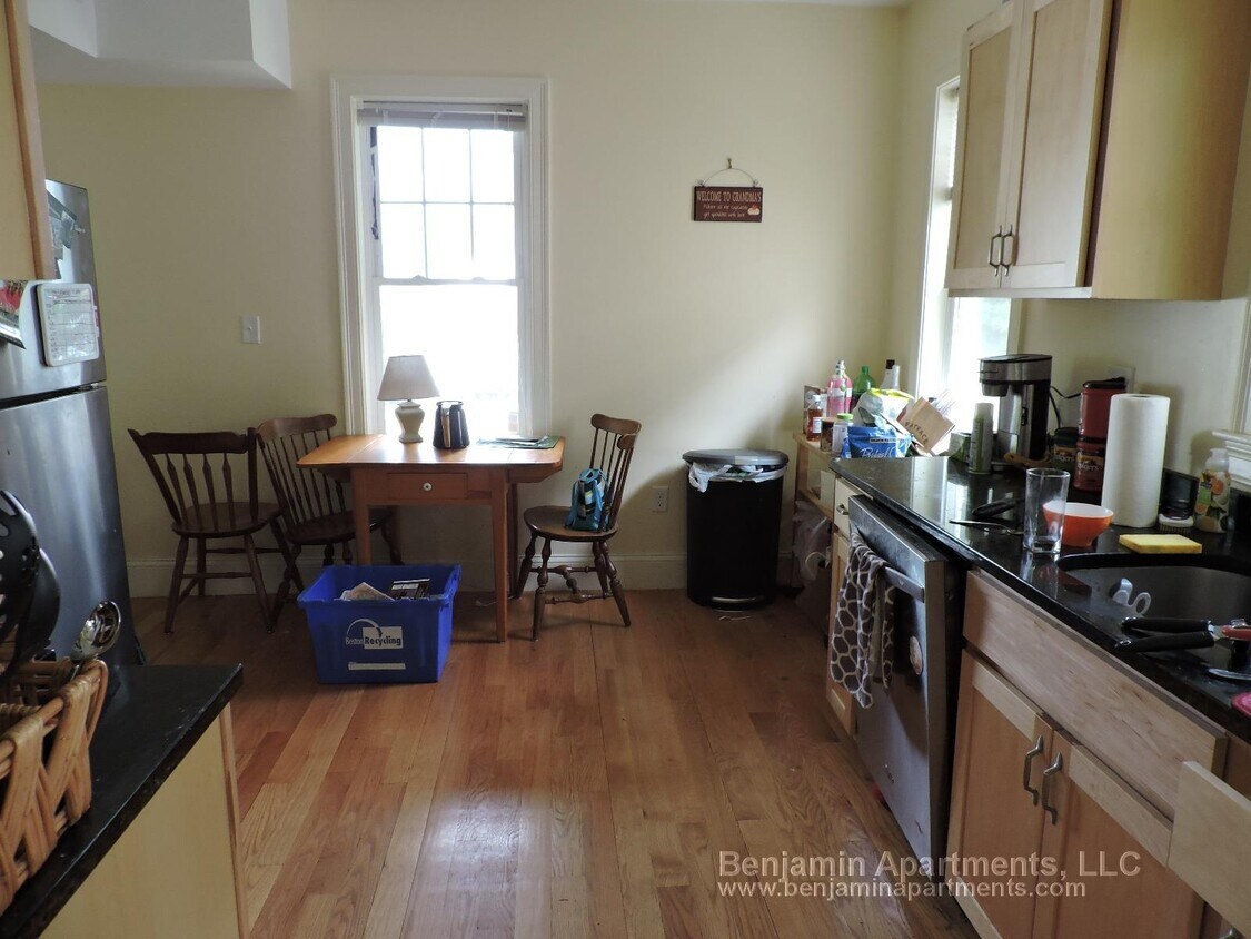 Primary Photo - 74 Brooks St
