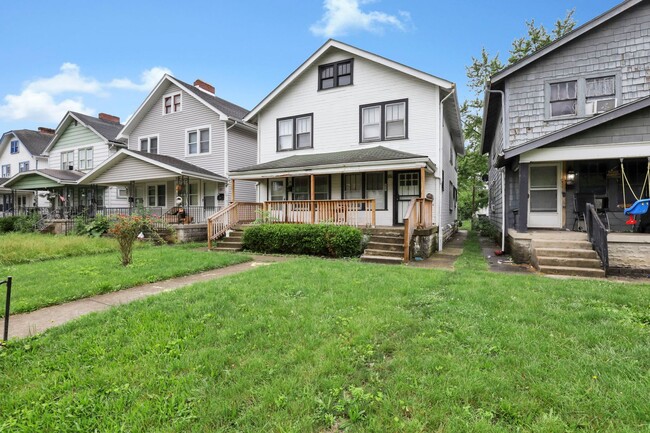 Building Photo - 657-659-659 S Burgess Ave
