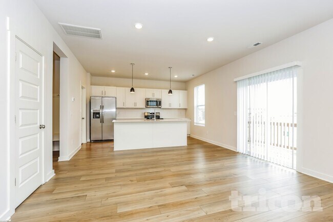 Building Photo - 7012 Park Knoll Dr