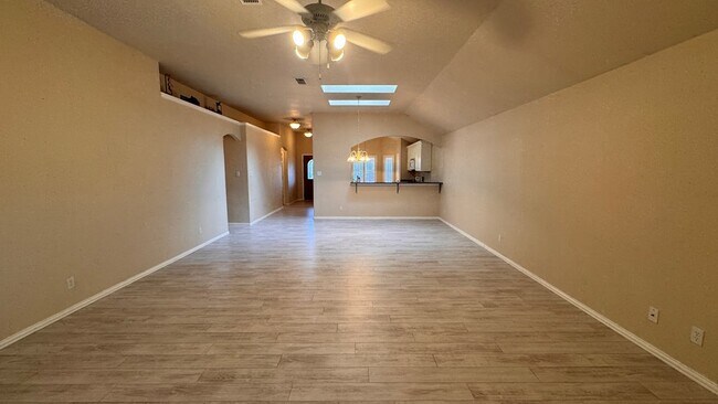 Foto del edificio - 6911 Pinecrest Ave